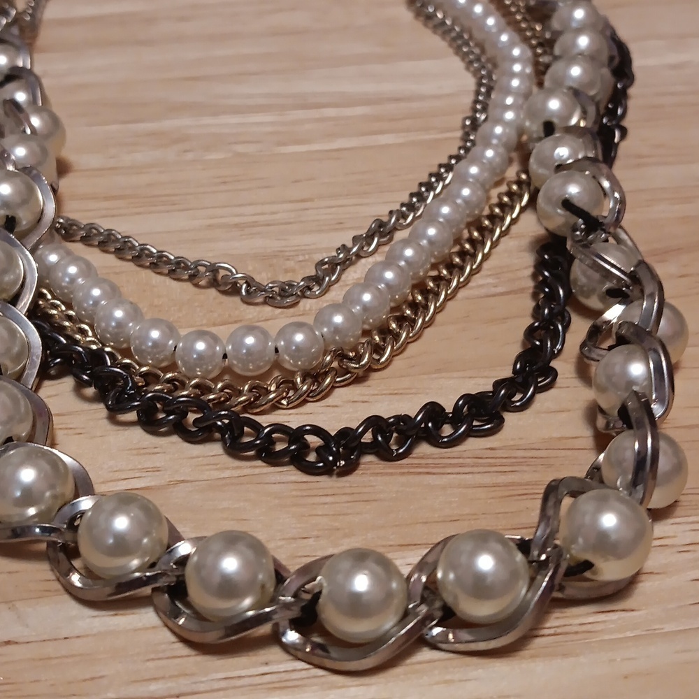 The Limited Faux Pearl & Chain Necklace NWOT - Picture 4 of 6